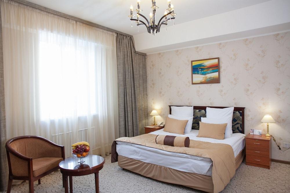 Golden Dragon Hotel Bishkek Exterior photo