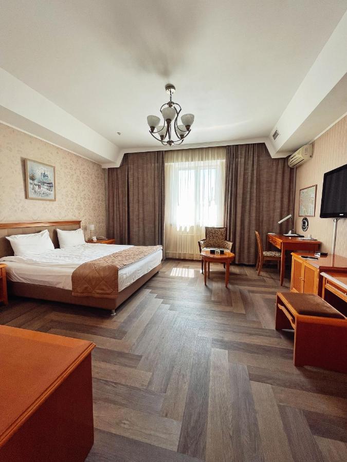 Golden Dragon Hotel Bishkek Exterior photo