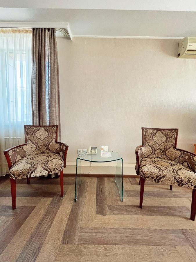 Golden Dragon Hotel Bishkek Exterior photo