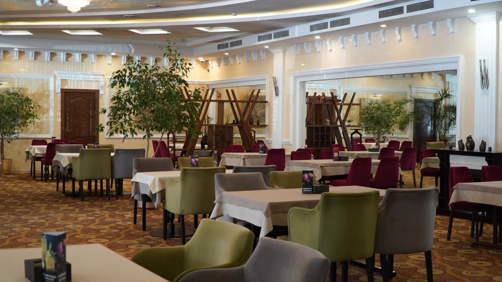 Golden Dragon Hotel Bishkek Exterior photo