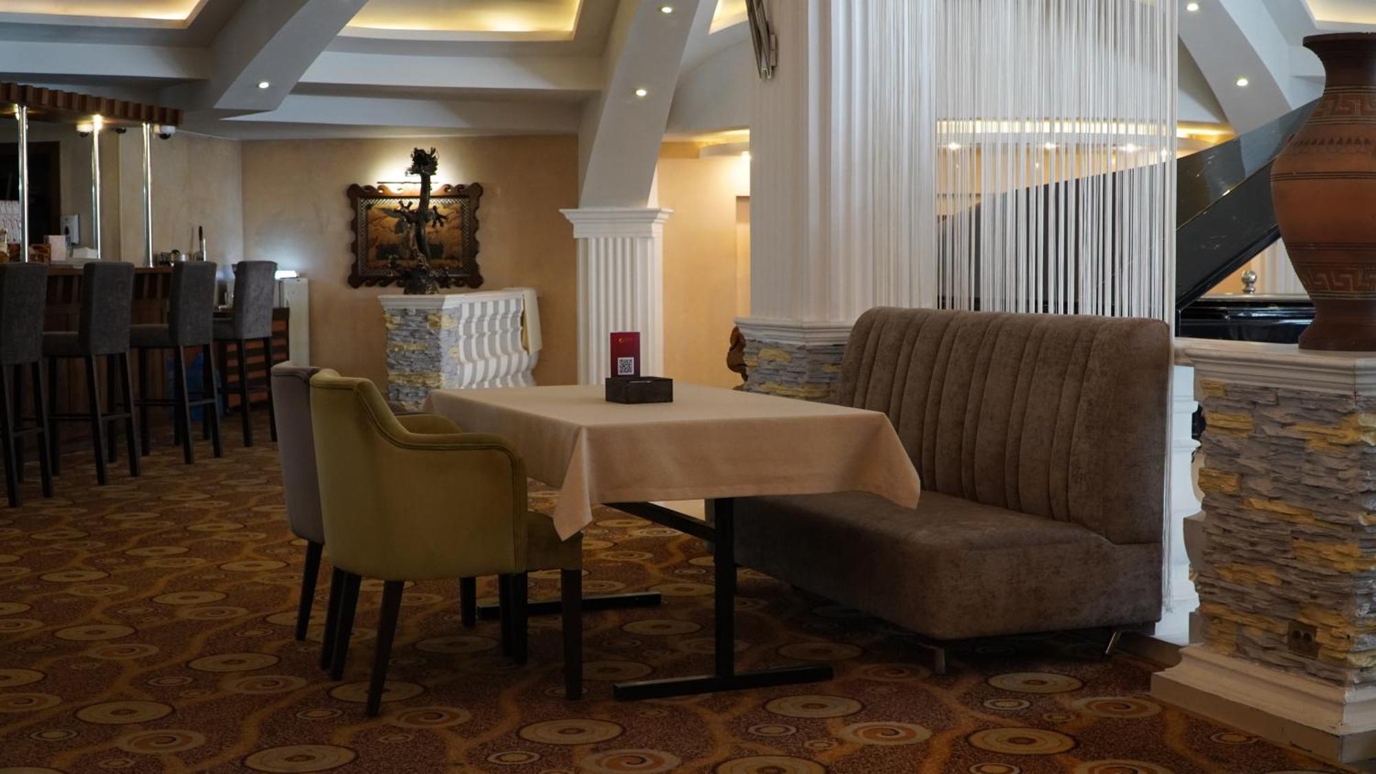 Golden Dragon Hotel Bishkek Exterior photo