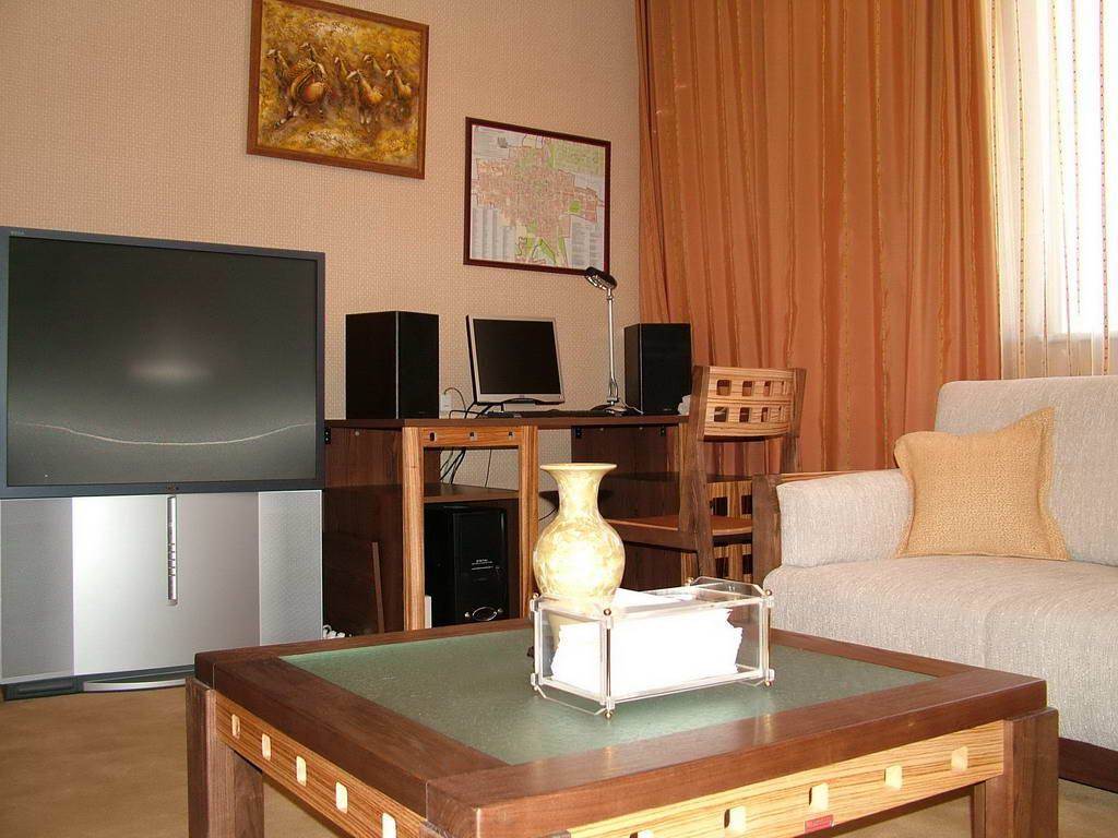 Golden Dragon Hotel Bishkek Exterior photo