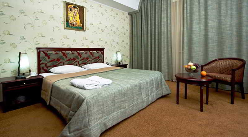 Golden Dragon Hotel Bishkek Exterior photo