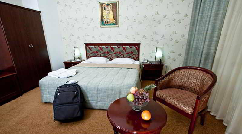 Golden Dragon Hotel Bishkek Exterior photo